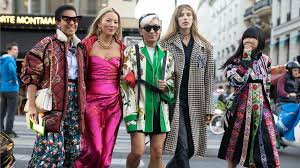 Social Media’s Impact on Fashion: Trends & Style