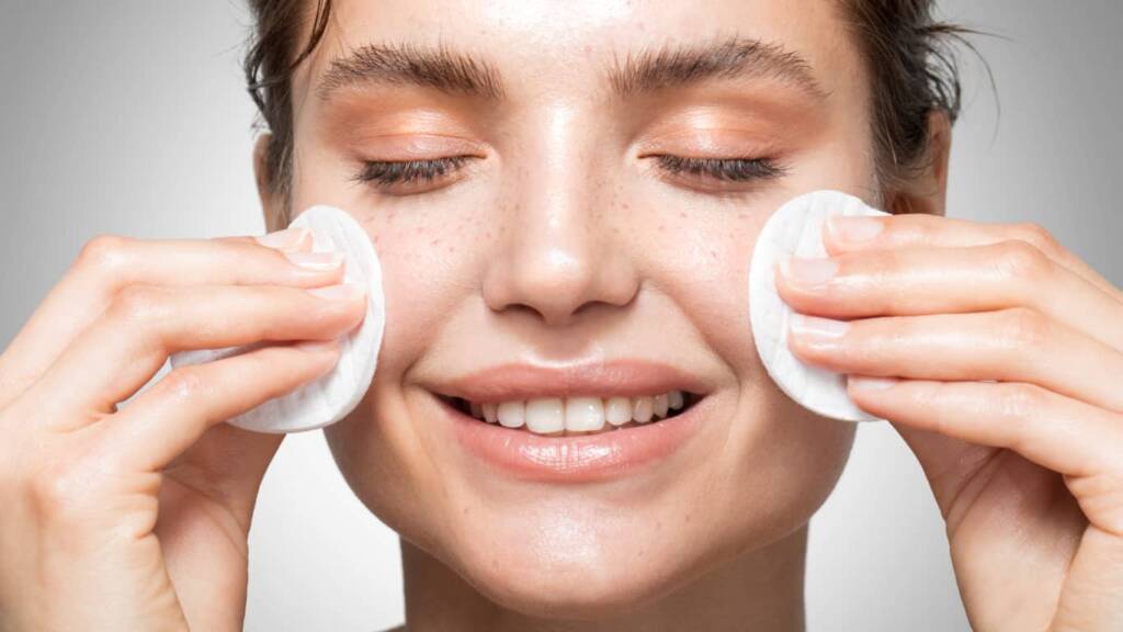 Travel Skincare Tips: How to Keep Your Skin Fresh on the Go