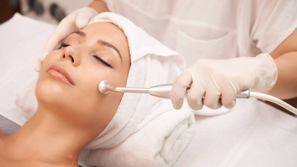 E-Dermabrasion vs. Traditional Microdermabrasion: Pros & Cons